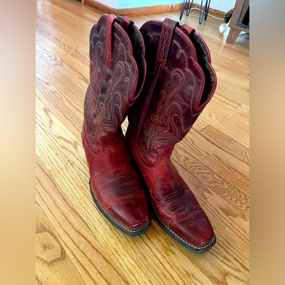 Red Ariat women’s boots